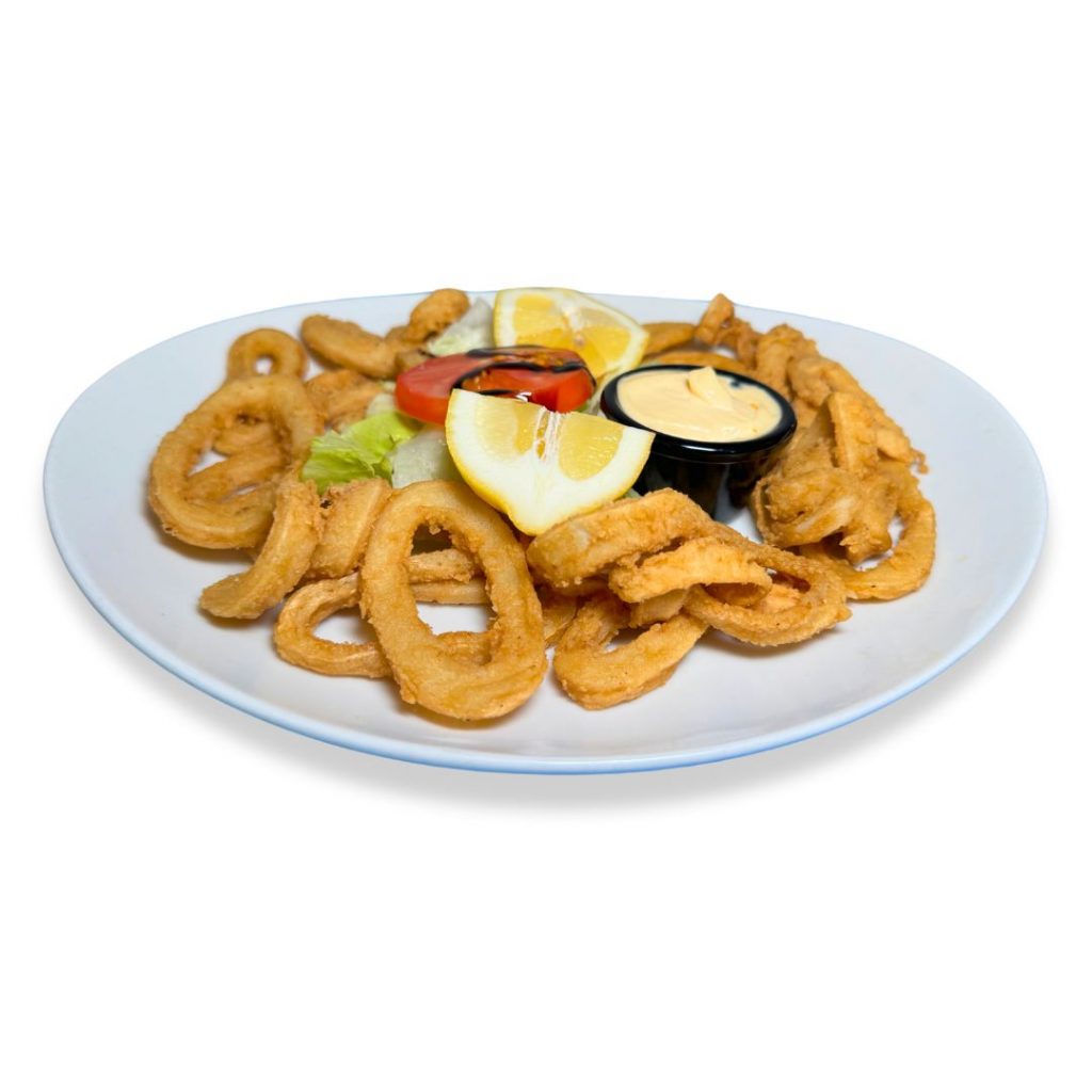 calamares crujientes rebozados y ensaladas
