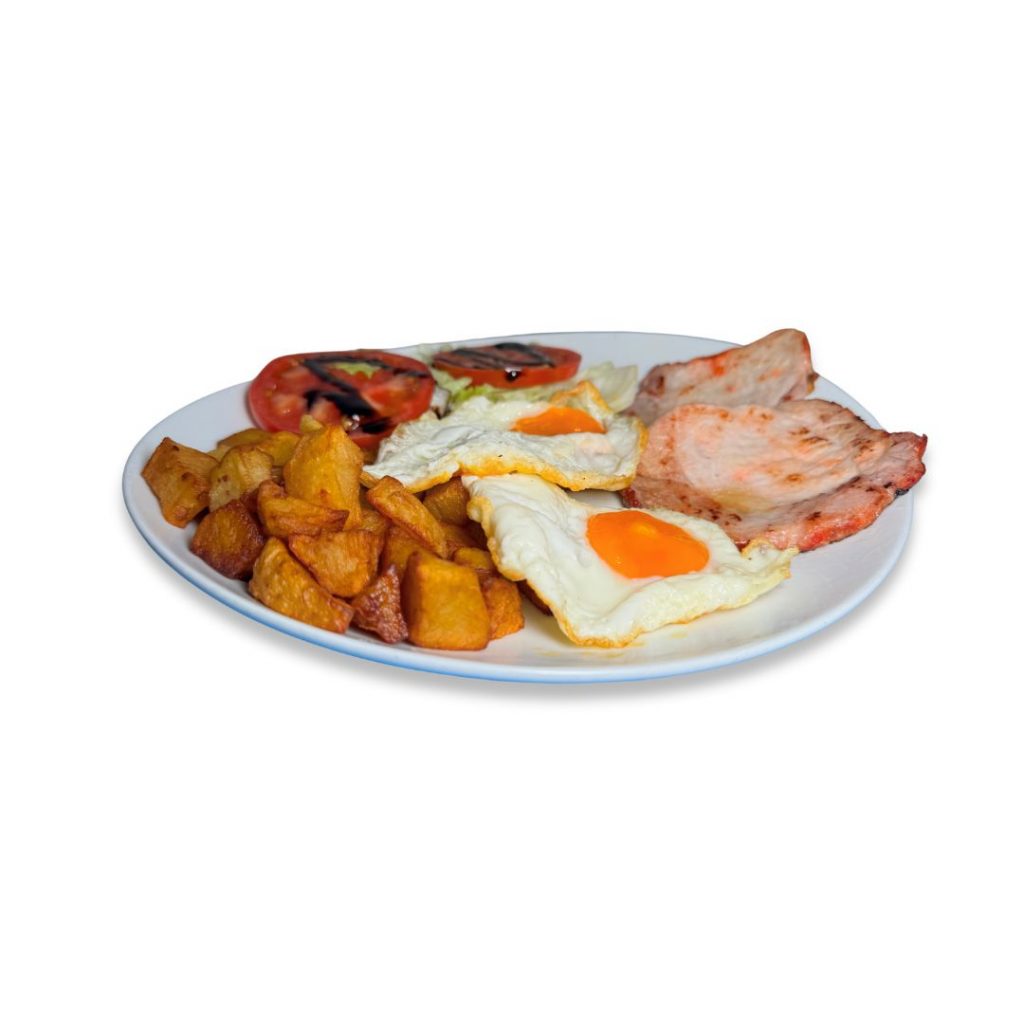cinta de lomo con patatas fritas ensalada y dos huevos