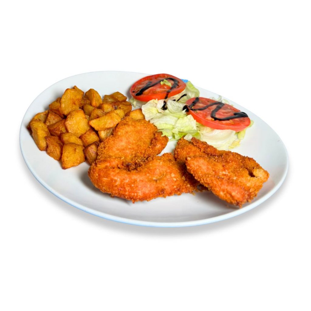 pechuga de pollo con patatas y ensalada