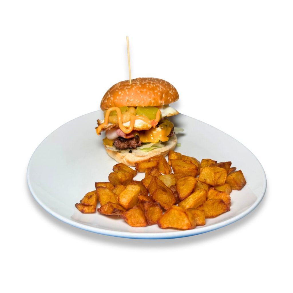 superburger hamburguesa con carne huevo y patatas