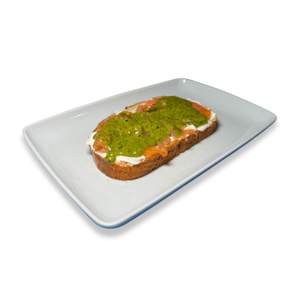 tostada de salmon ahumado